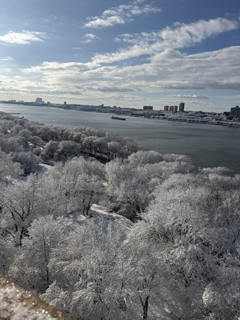 Why the Week Between Years Feels So Unsettling — A Psychiatric Perspective